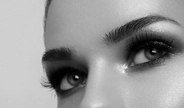 closeup-womans-eyes-dark-eyeshadow-1
