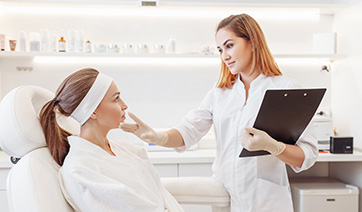 consultation-with-beautician